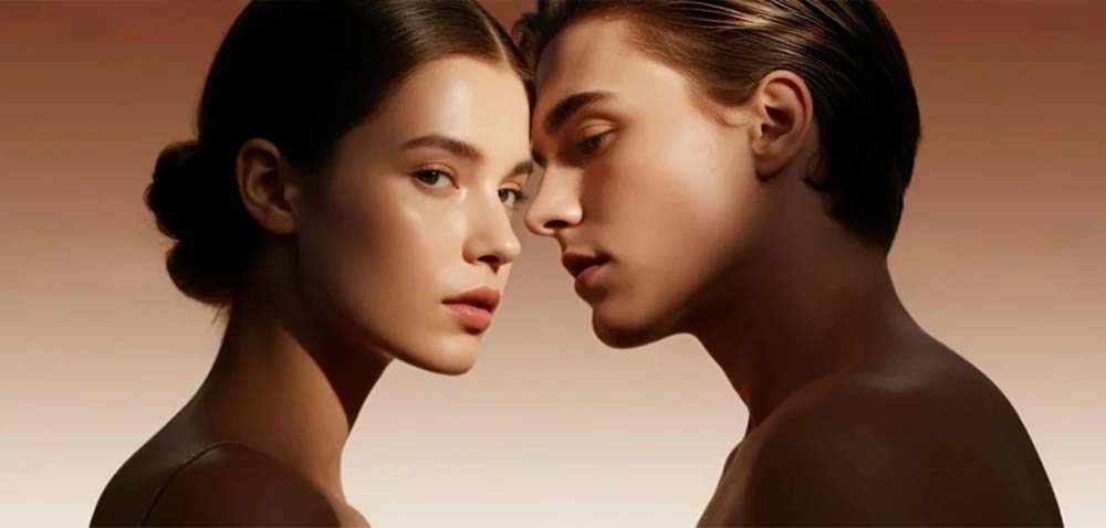 What exactly are the white particles that bulge out of the chin? Can it be removed?